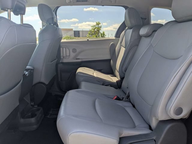 Used 2024 Toyota Sienna XLE FWD image 14