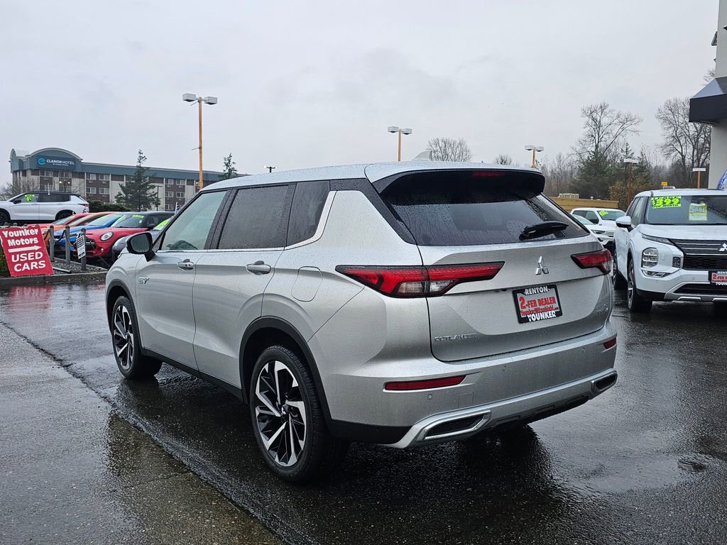 New 2025 Mitsubishi Outlander SE image 7