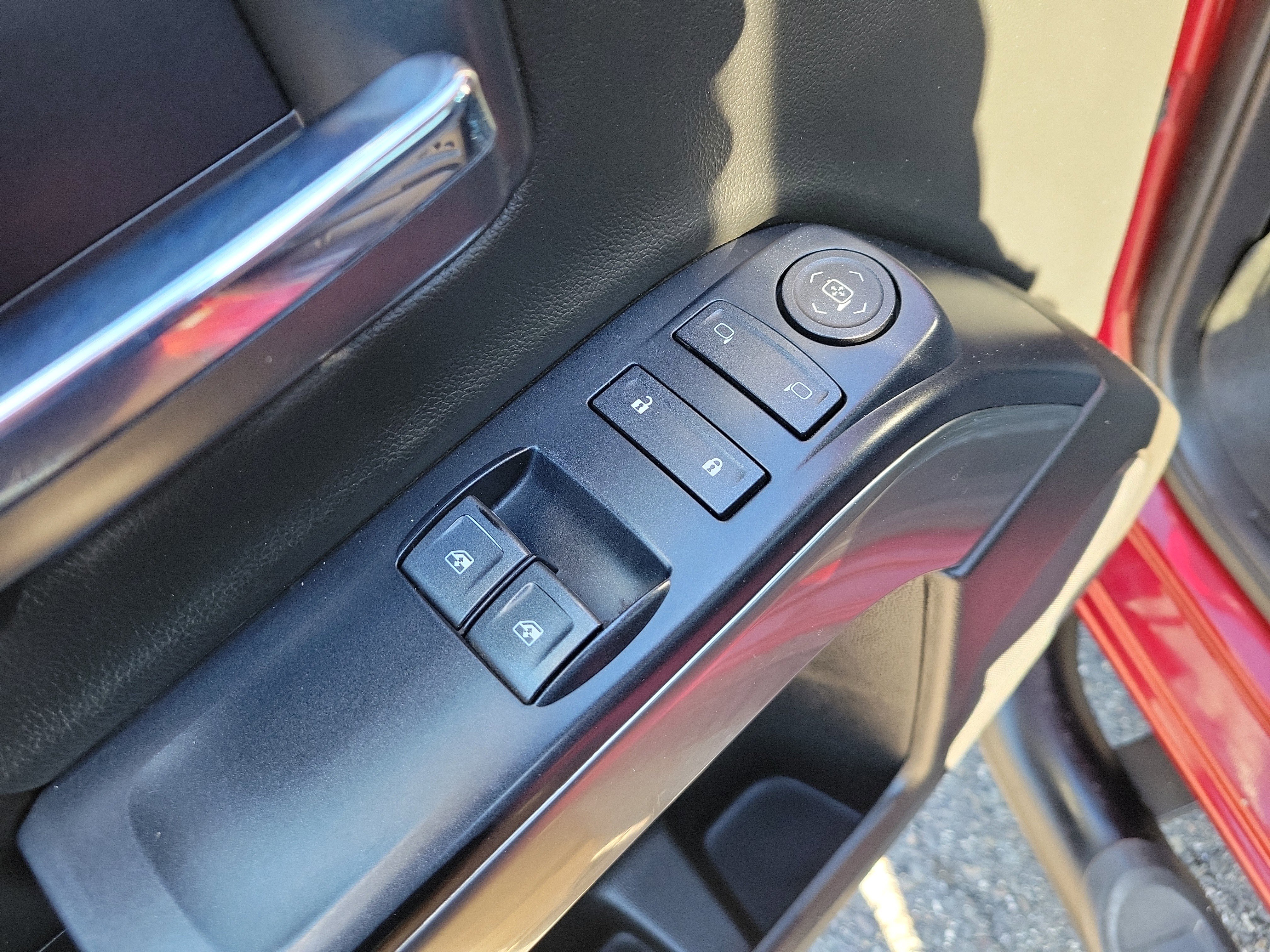 Used 2018 Chevrolet Silverado 1500 LT w/ LT Convenience Package AWD/4WD image 19