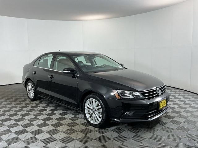 Used 2016 Volkswagen Jetta SEL w/ Lighting Package FWD image 3
