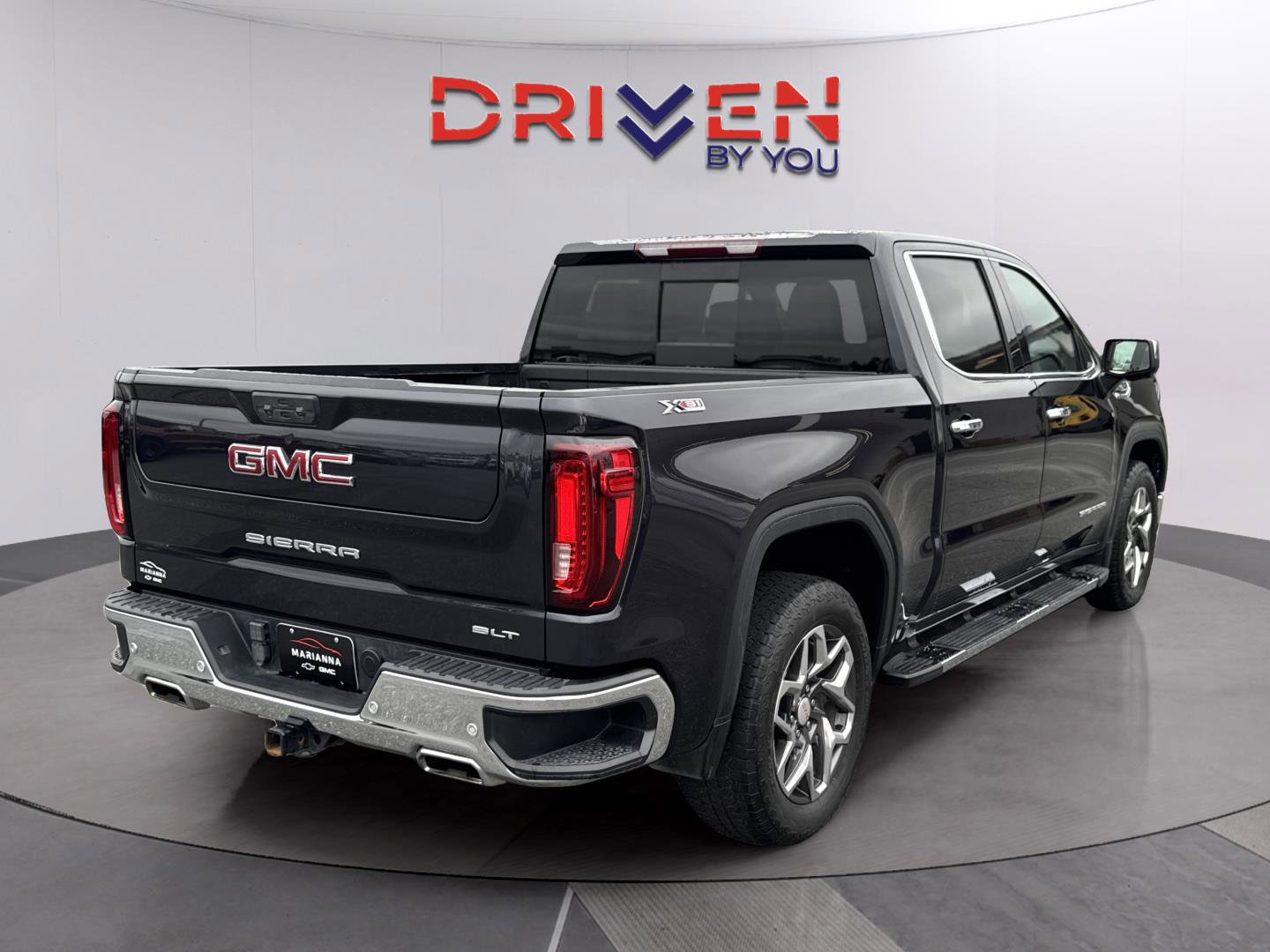 Used 2024 GMC Sierra 1500 SLT w/ SLT Premium Plus Package AWD/4WD image 5