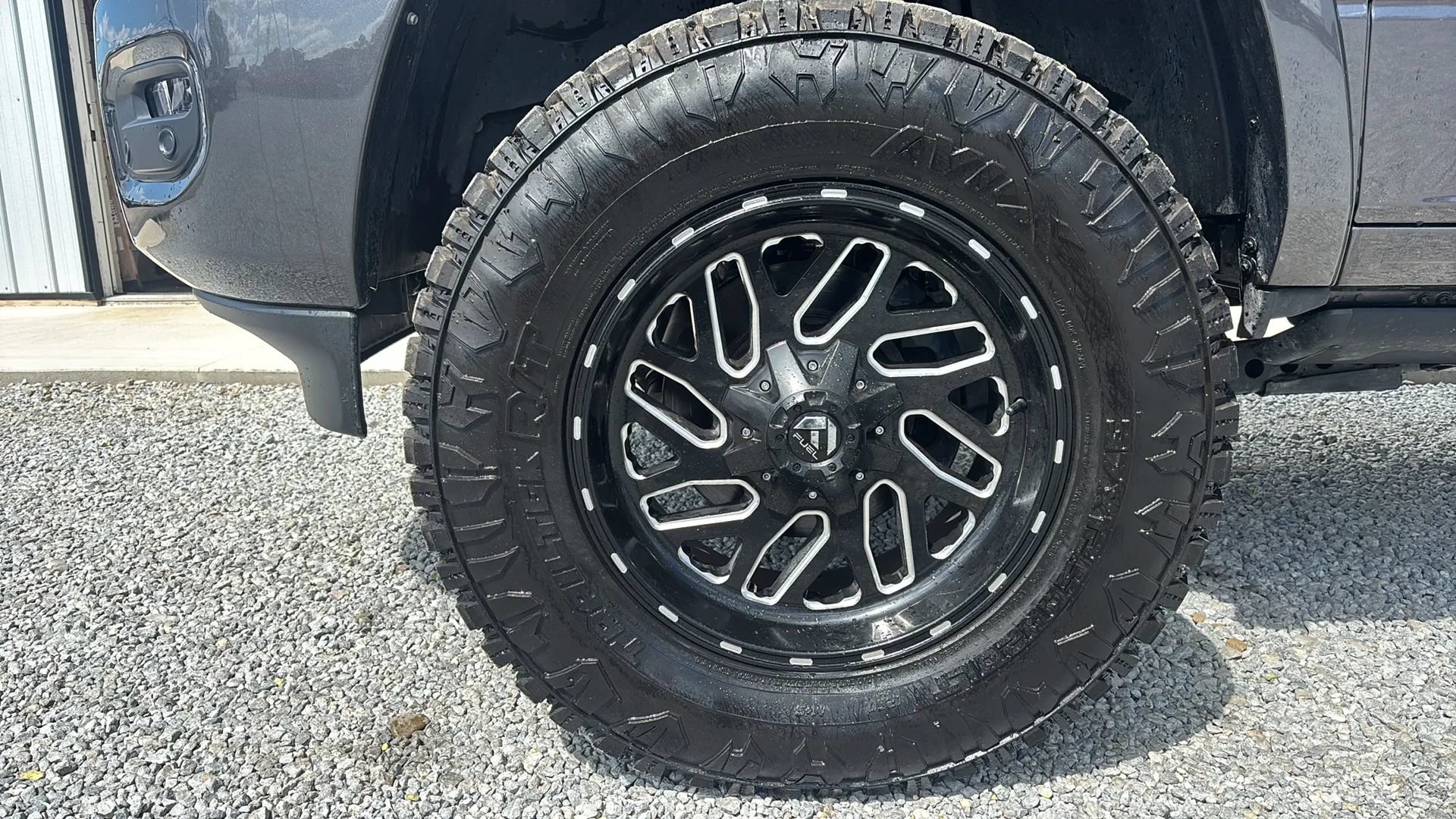Used 2025 RAM 2500 Limited AWD/4WD image 17