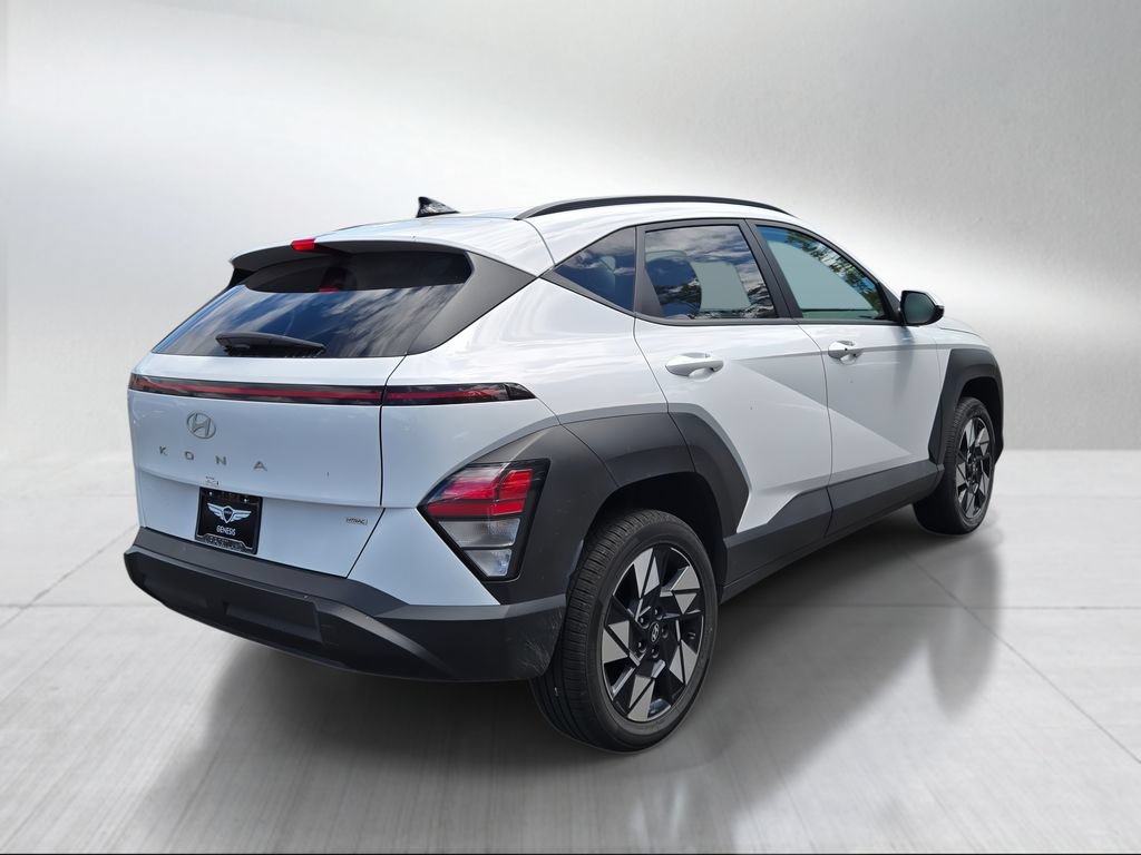 Used 2024 Hyundai Kona SEL AWD/4WD image 3