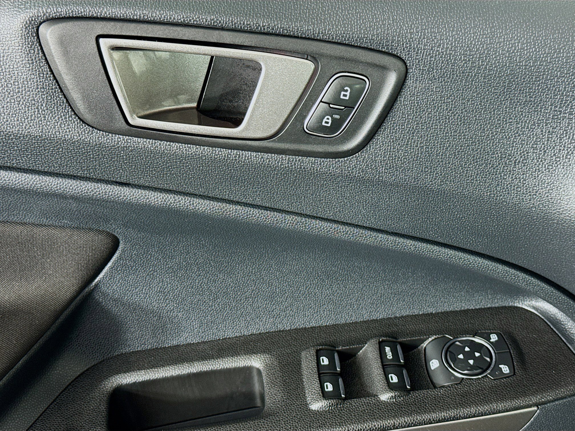 Used 2020 Ford EcoSport SE w/ SE Convenience Package image 23