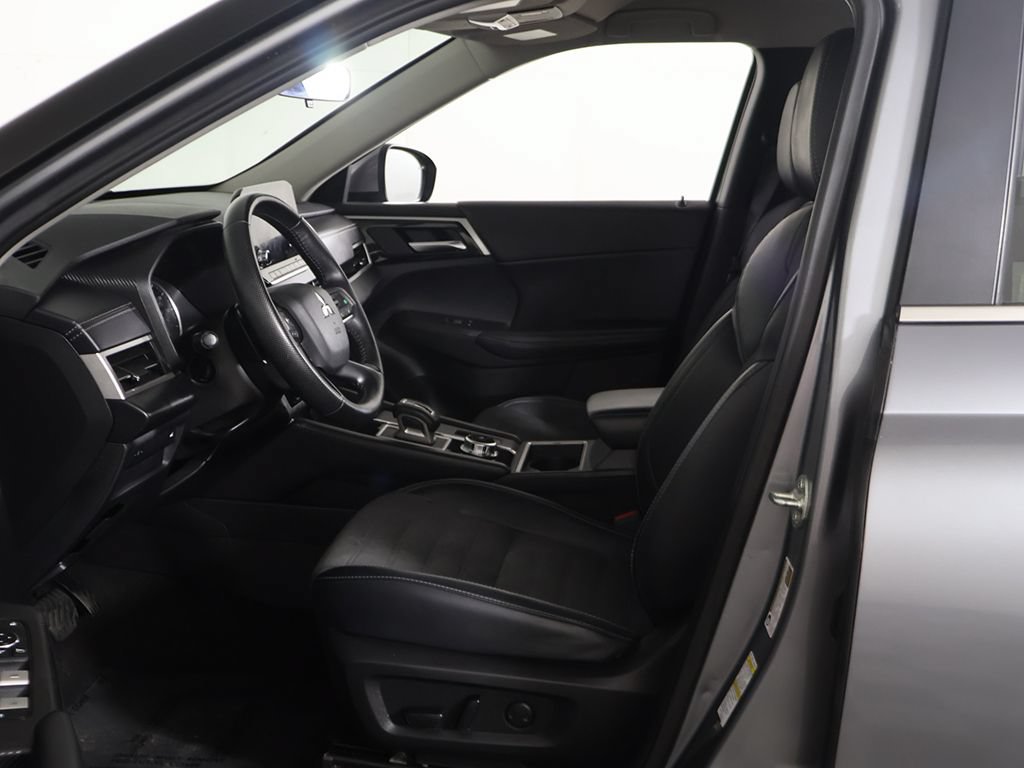 Used 2024 Mitsubishi Outlander SE Black Edition FWD image 26