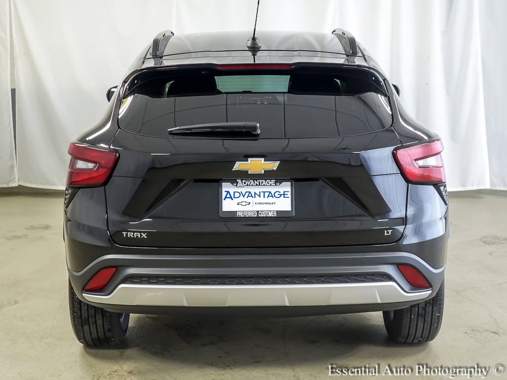 Used 2025 Chevrolet Trax LT FWD image 6