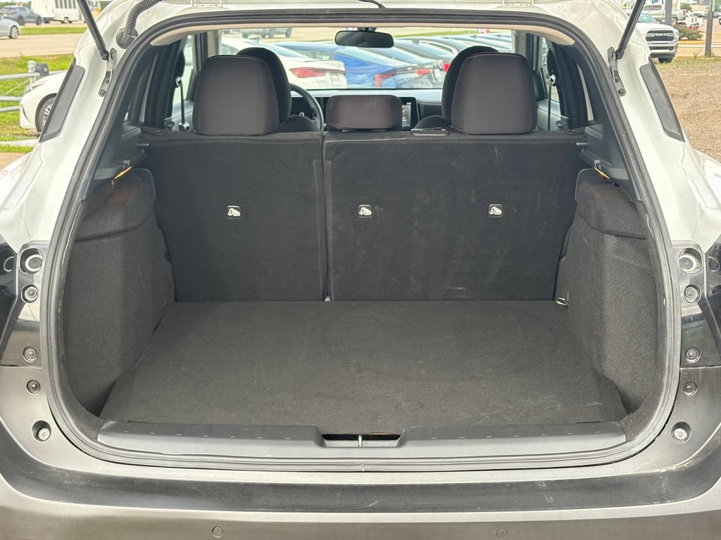 Used 2025 Nissan Kicks SV AWD/4WD image 15