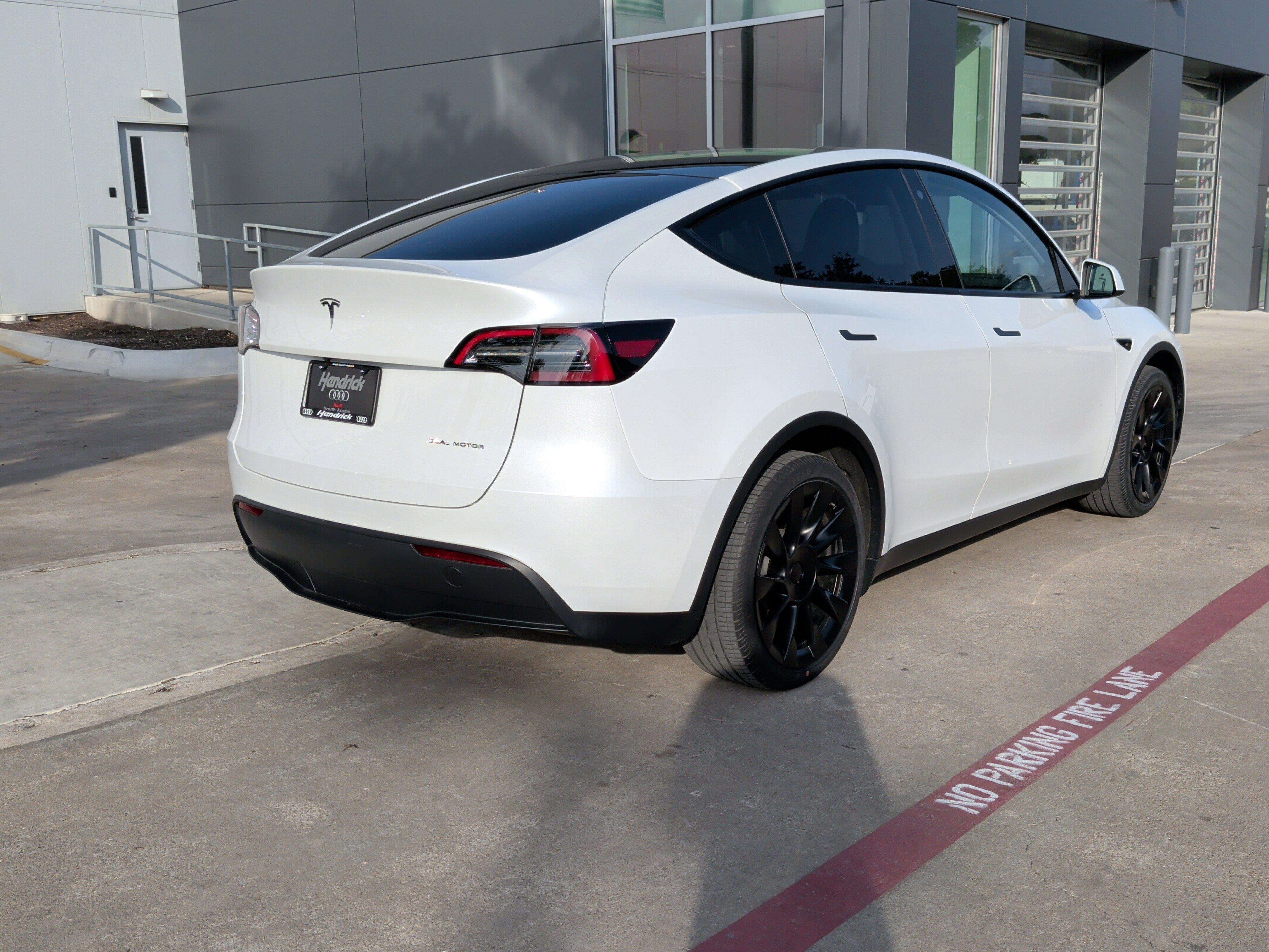 Used 2023 Tesla Model Y Long Range image 10