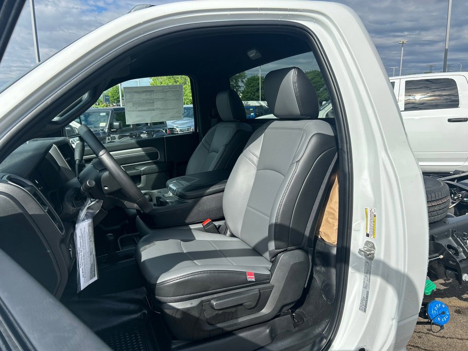 New 2024 RAM 3500 Tradesman image 15