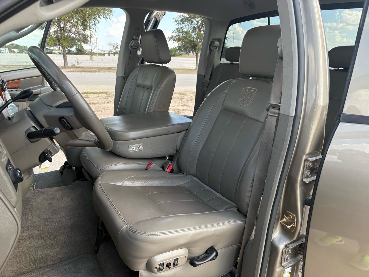 Used 2006 Dodge Ram 2500 Truck Laramie AWD/4WD image 37