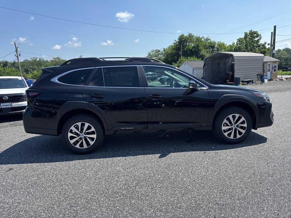 Used 2025 Subaru Outback Premium image 4