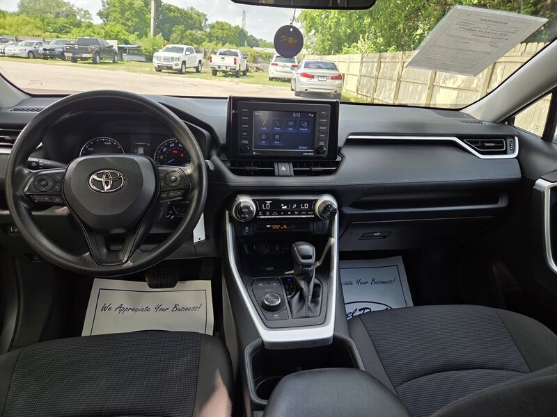 Used 2022 Toyota RAV4 LE AWD/4WD image 12