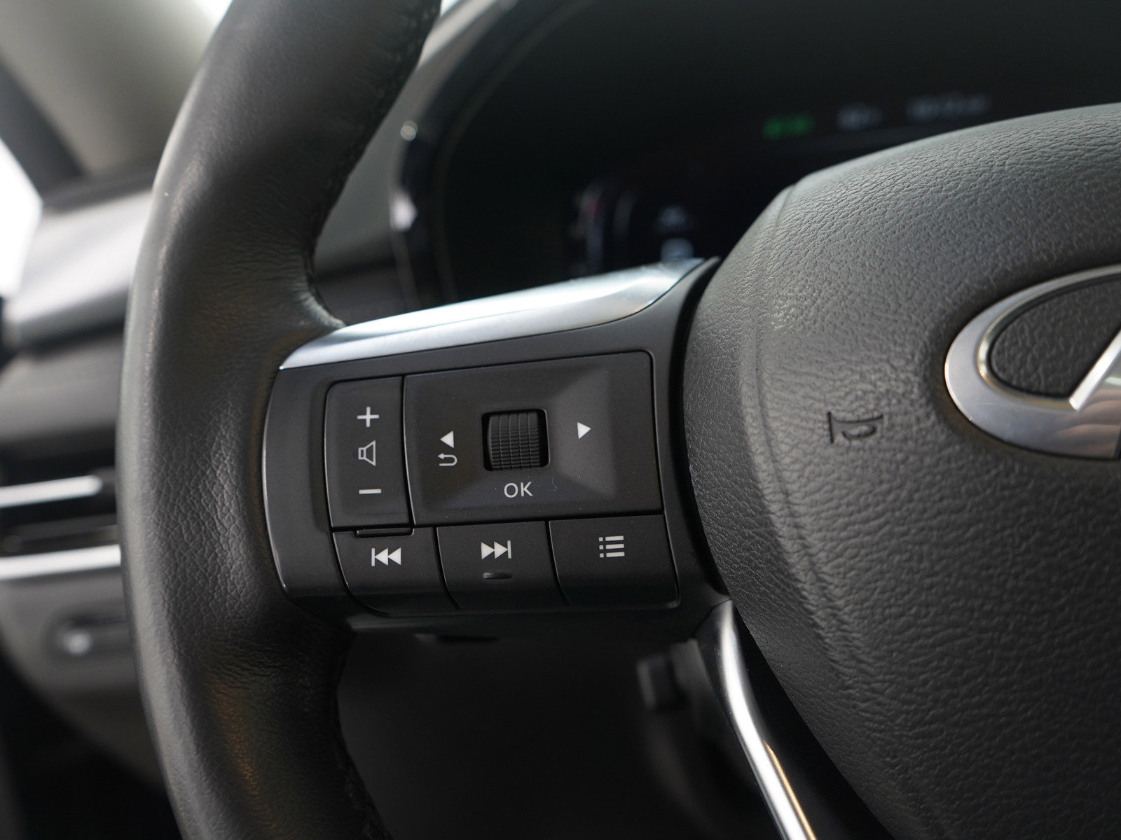 Used 2023 INFINITI QX60 Luxe image 31