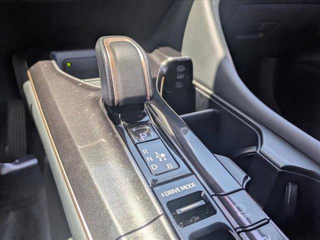 Used 2024 Toyota Crown Limited AWD/4WD image 11