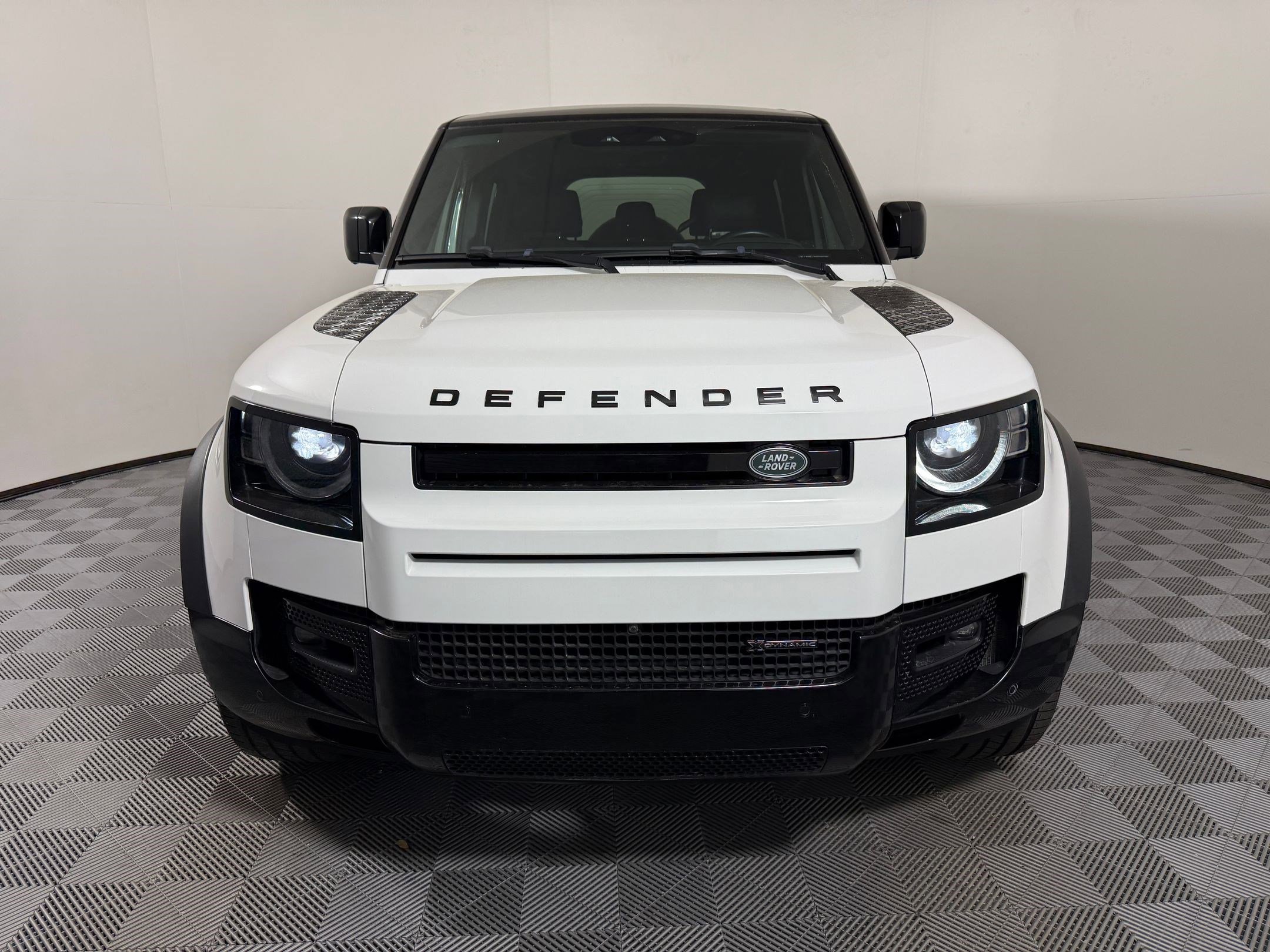 Used 2023 Land Rover Defender 110 X-Dynamic SE image 6