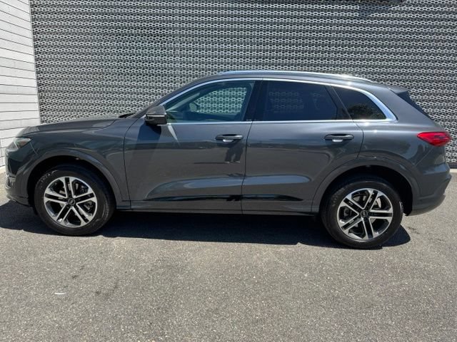 Certified 2025 Audi Q5 Premium AWD/4WD image 2