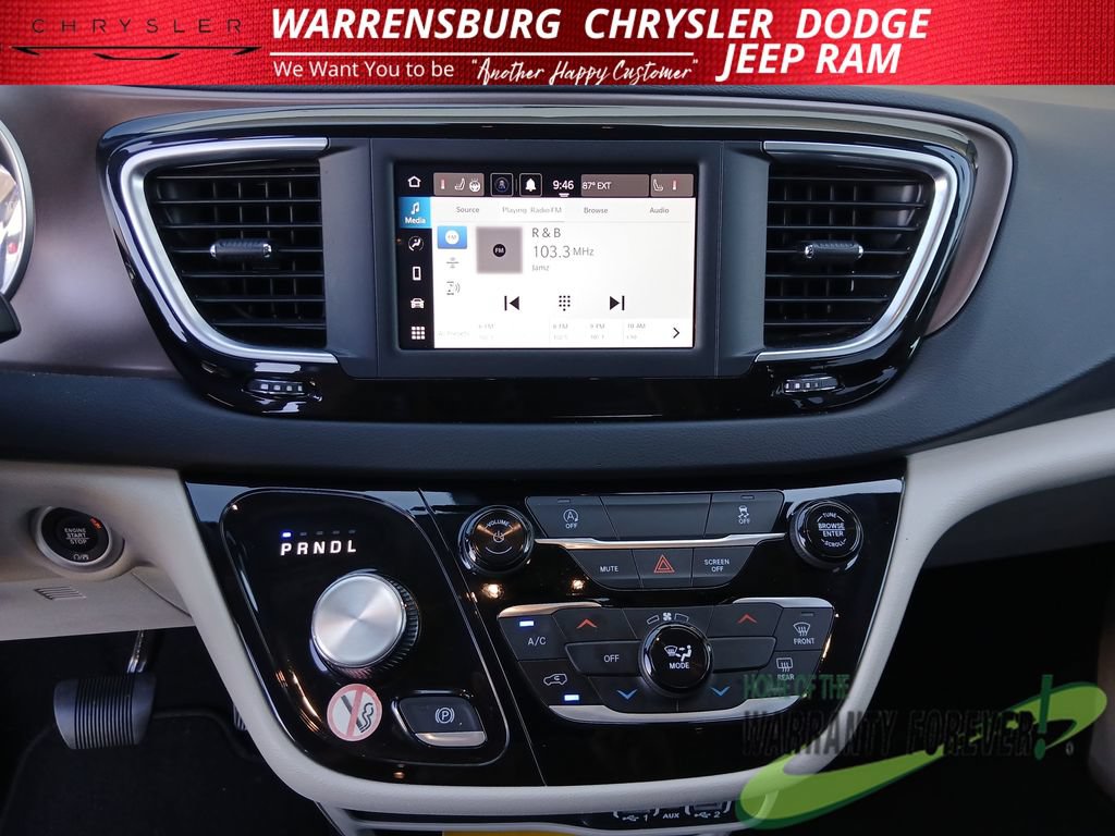 Used 2023 Chrysler Voyager LX FWD image 21