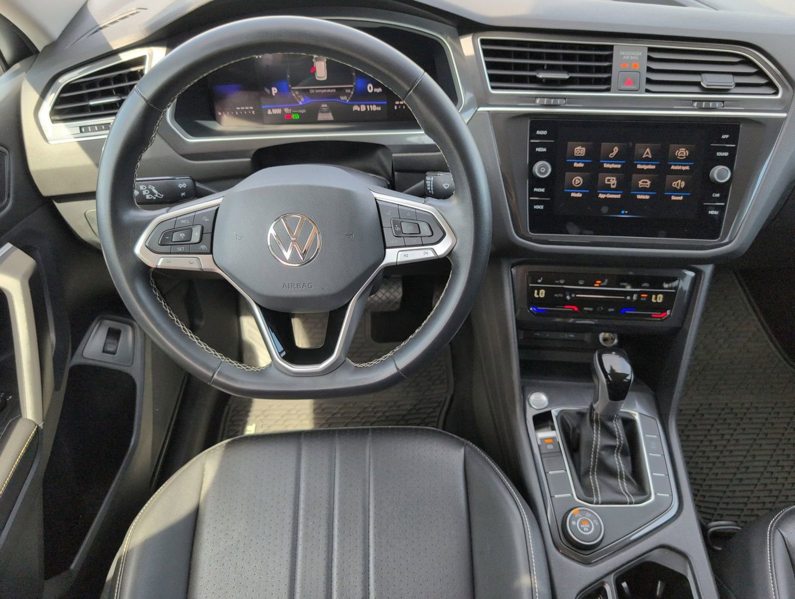 Used 2024 Volkswagen Tiguan Wolfsburg Edition image 28