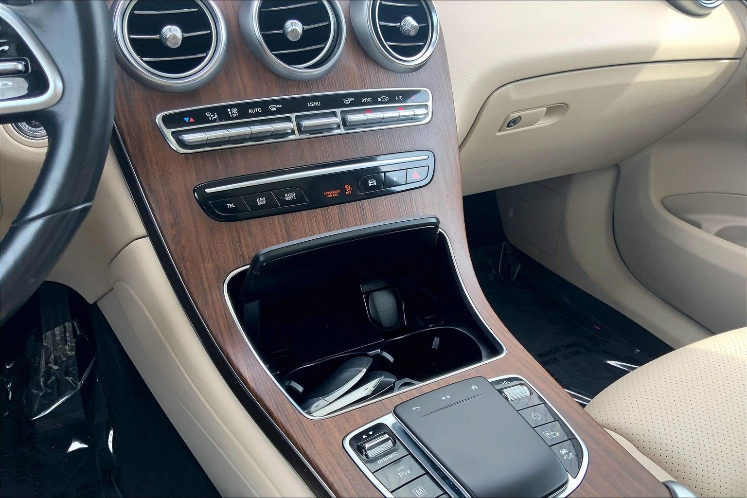 Used 2022 Mercedes-Benz GLC 300 4MATIC w/ Premium Package Lite image 39