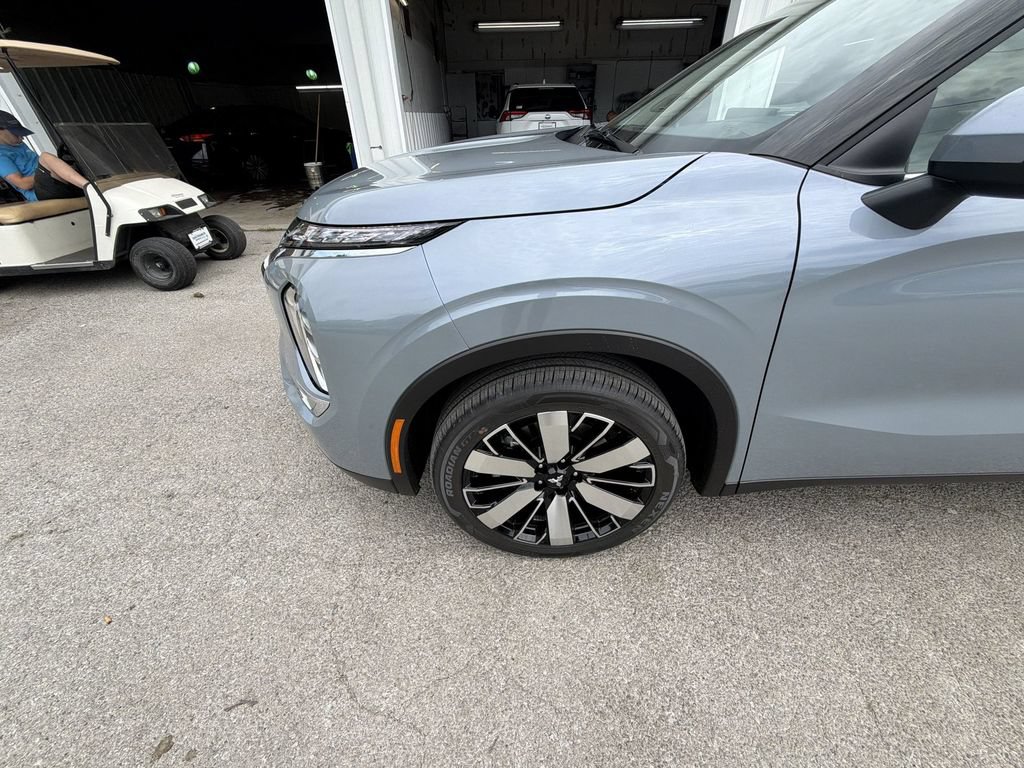 New 2026 Mitsubishi Outlander SE FWD image 10