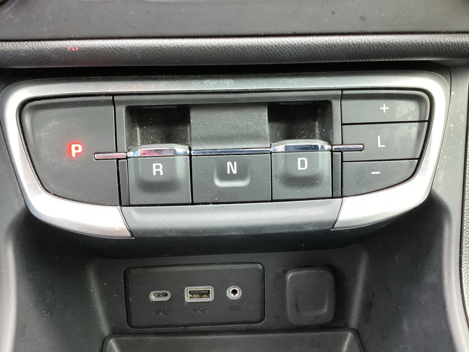 Used 2024 GMC Terrain SLE w/ Elevation Edition image 24