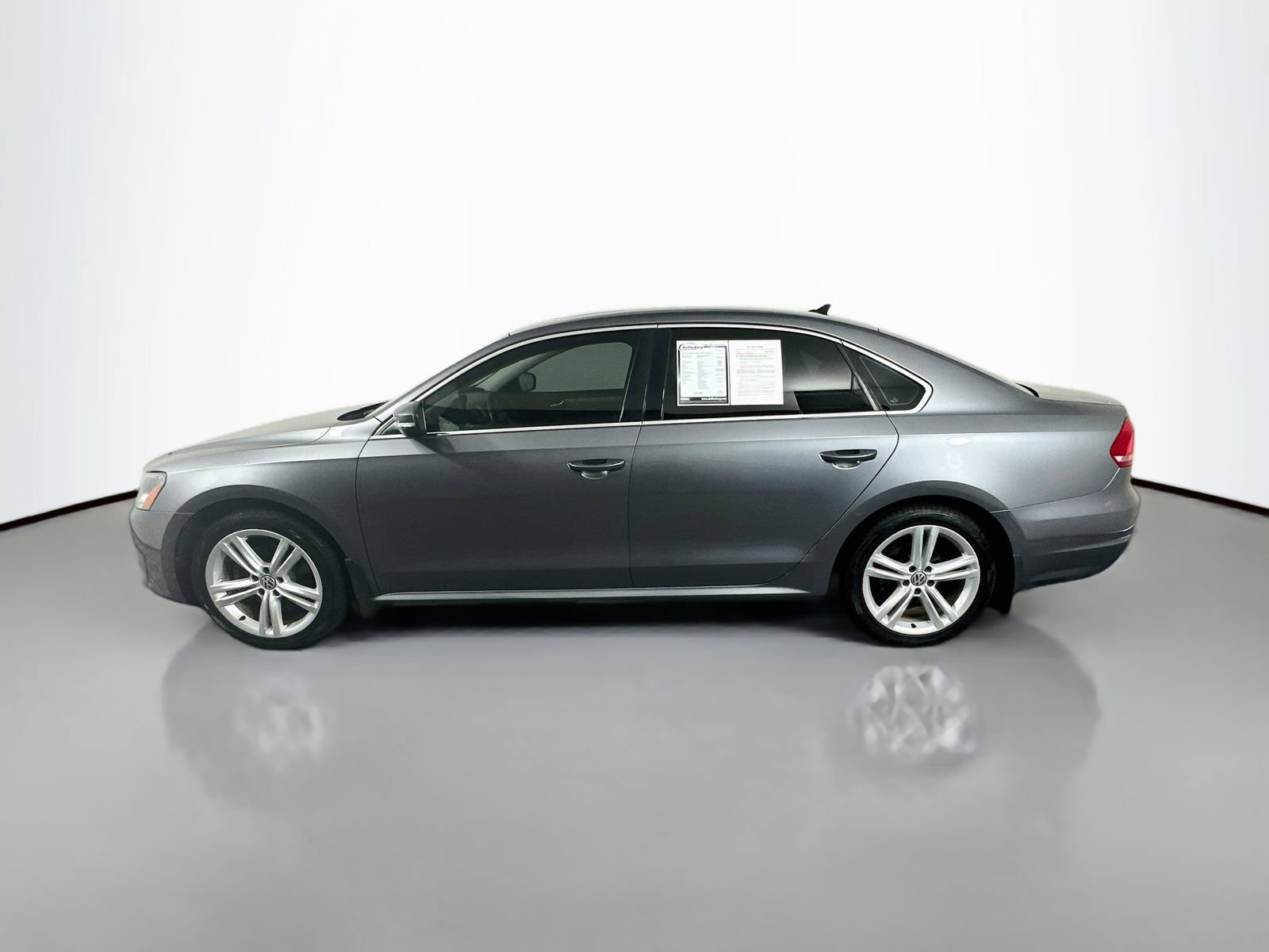 Used 2015 Volkswagen Passat TDI SE FWD image 4