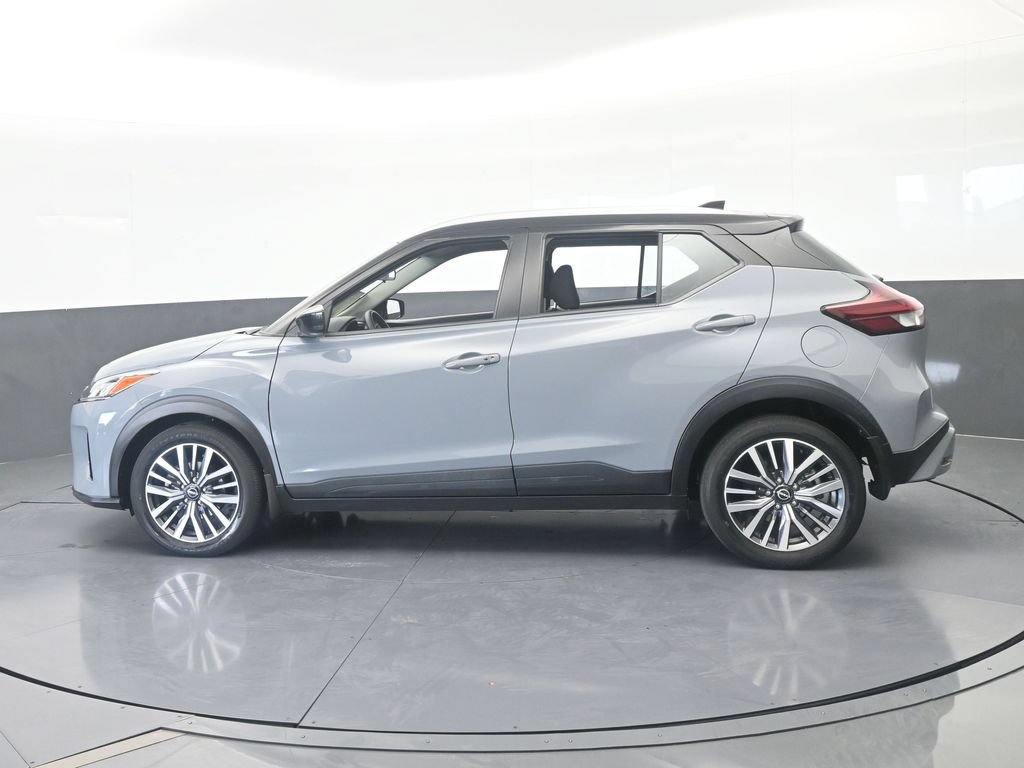 Used 2023 Nissan Kicks SV FWD image 3