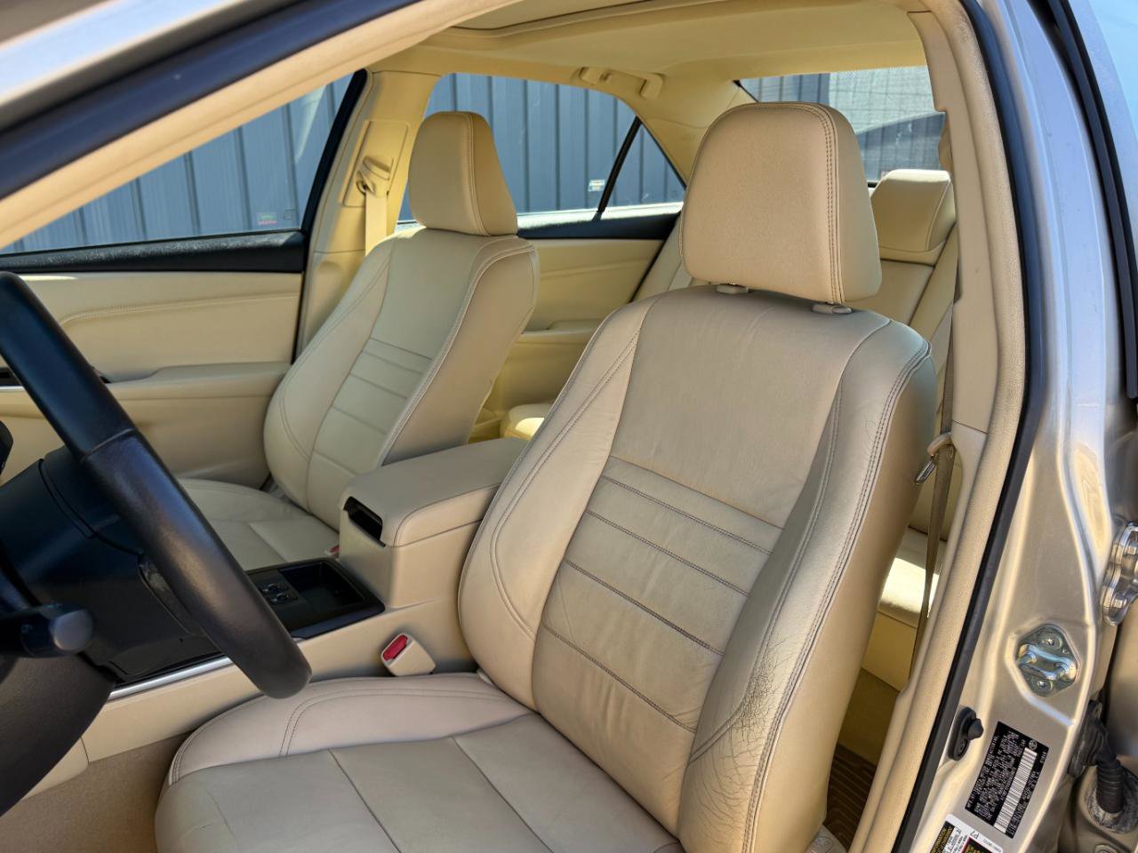 Used 2017 Toyota Camry XLE w/ Moonroof Package FWD image 11