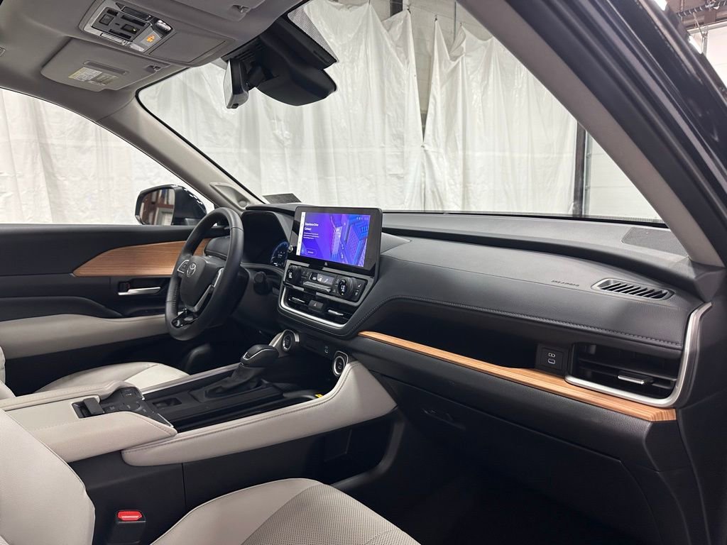 Used 2025 Toyota Grand Highlander AWD image 64