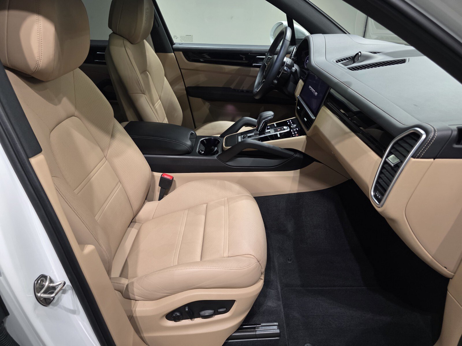 Used 2023 Porsche Cayenne Platinum Edition AWD/4WD image 24