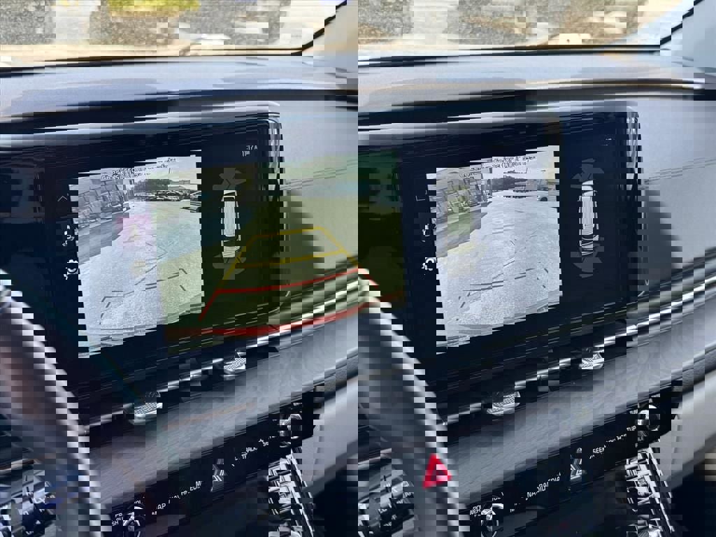 Used 2024 Kia Carnival EX image 25