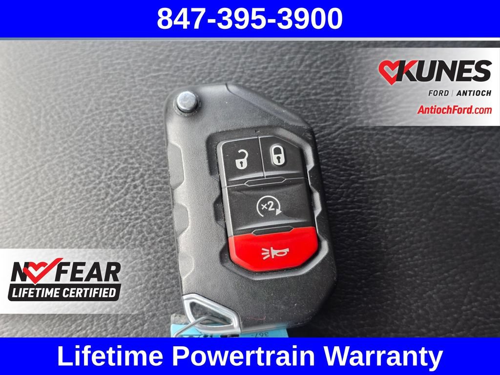 Used 2025 Jeep Wrangler Unlimited Sahara AWD/4WD image 55