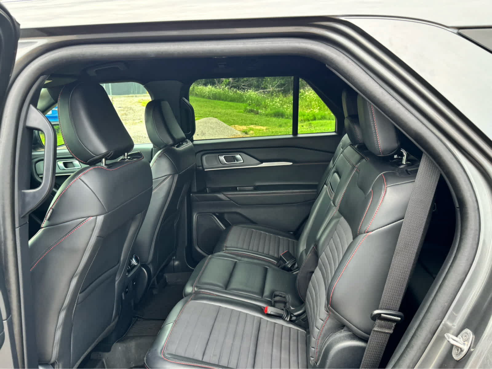 Used 2025 Ford Explorer ST-Line w/ ST-Line Street Pack AWD/4WD image 31