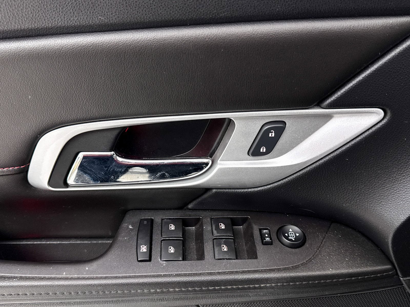 Used 2017 GMC Terrain SLT w/ Open Road Package image 28