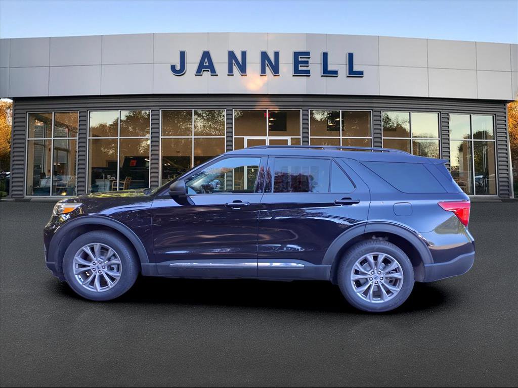 Used 2022 Ford Explorer XLT w/ Equipment Group 202A image 8