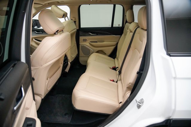 Used 2022 Jeep Grand Cherokee Limited w/ Luxury Tech Group II image 17