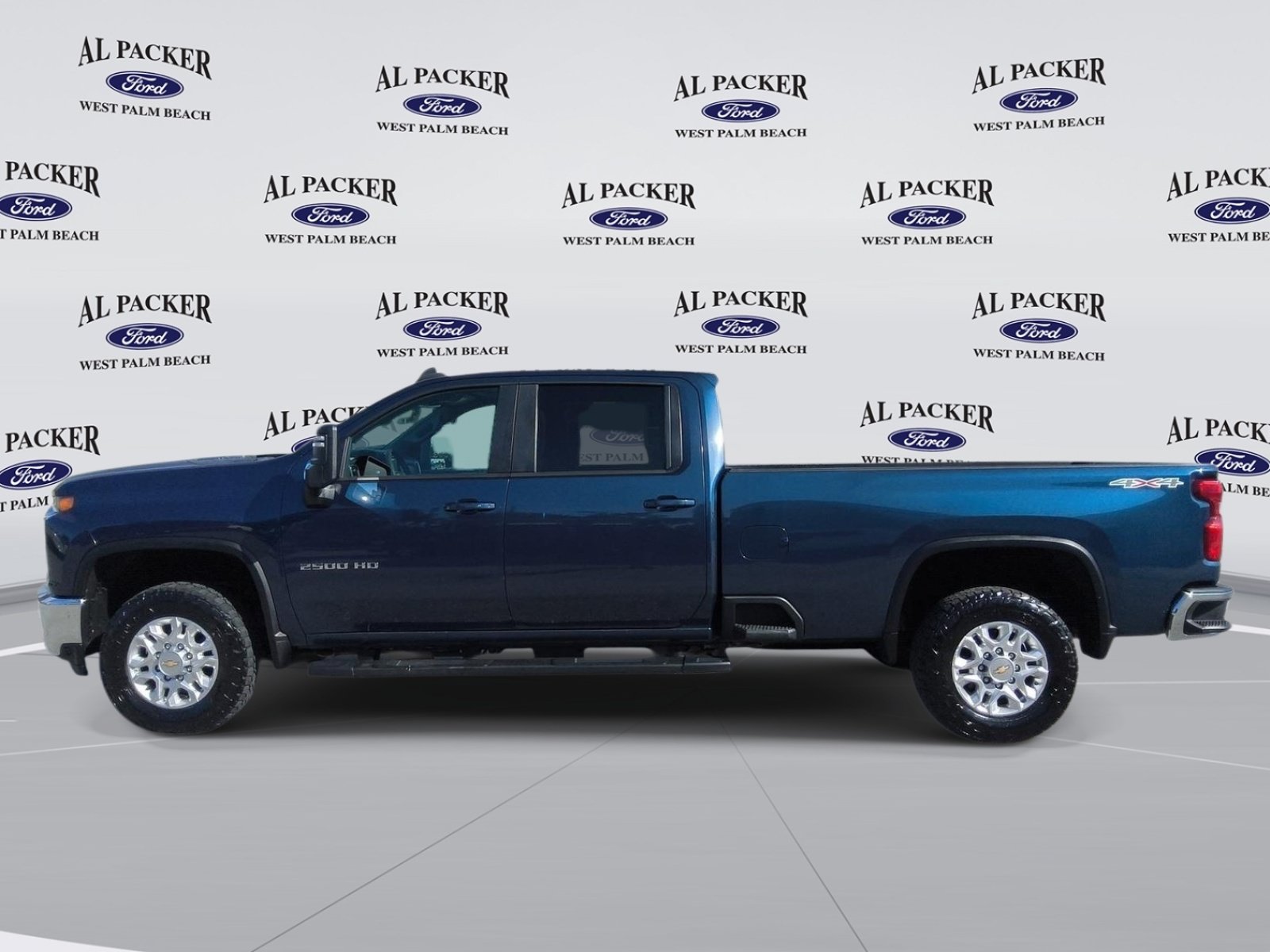 Used 2022 Chevrolet Silverado 2500 LT w/ Convenience Package AWD/4WD image 2