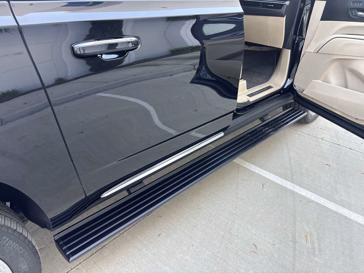 Used 2021 Cadillac Escalade ESV Premium Luxury w/ Driver Assist Tech Package RWD image 10