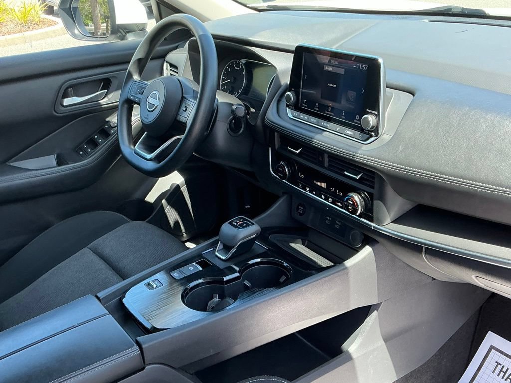 Used 2024 Nissan Rogue SV FWD image 15