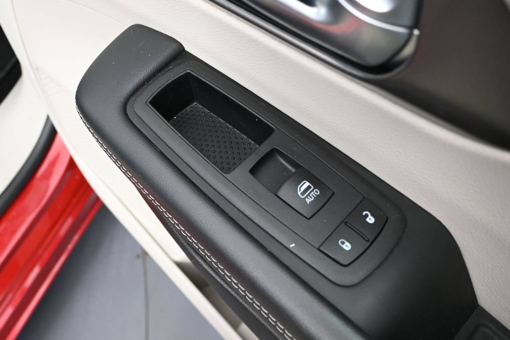 Used 2024 Chrysler Pacifica Touring-L FWD image 46