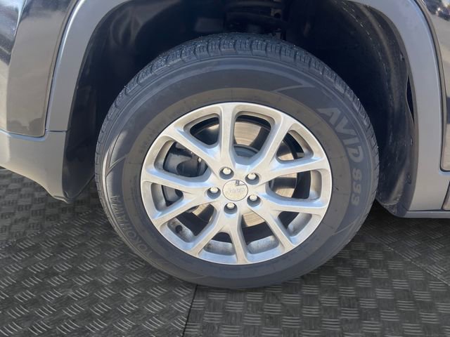 Used 2018 Jeep Cherokee Latitude Plus image 32