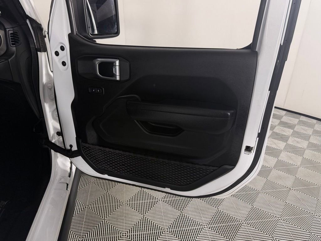 Used 2023 Jeep Wrangler Unlimited w/ Cold Weather Group AWD/4WD image 30