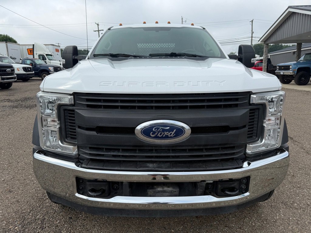 Used 2017 Ford F550 2WD Crew Cab Super Duty image 2