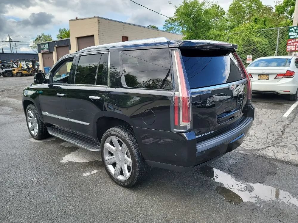 Used 2018 Cadillac Escalade Luxury AWD/4WD image 7