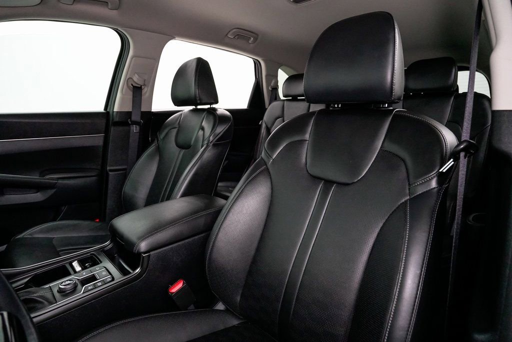 Used 2025 Kia Sorento S image 8