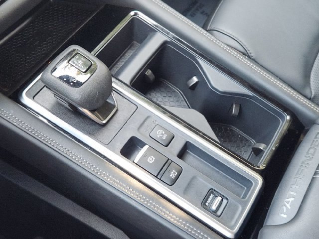 Used 2025 Nissan Pathfinder Platinum w/ Cargo Package FWD image 22