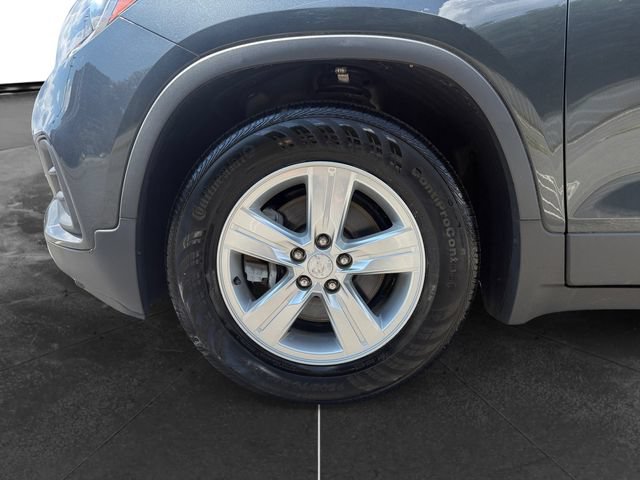 Used 2017 Chevrolet Trax LT w/ LT Convenience Package FWD image 9