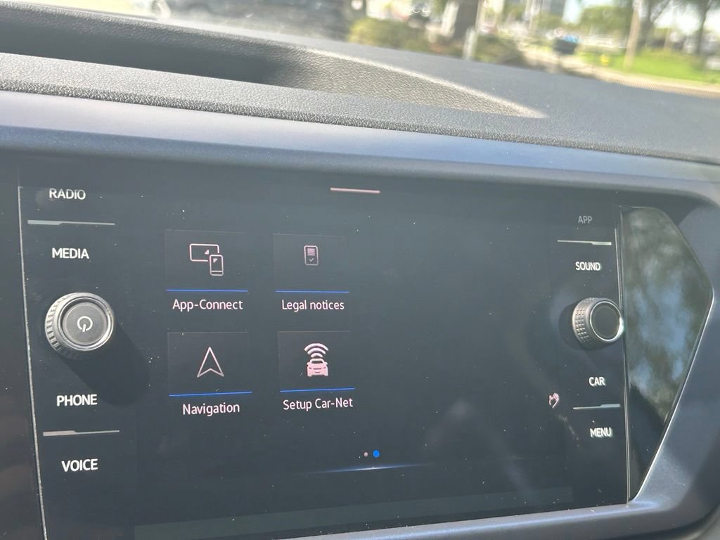 Certified 2022 Volkswagen Taos SE FWD image 18
