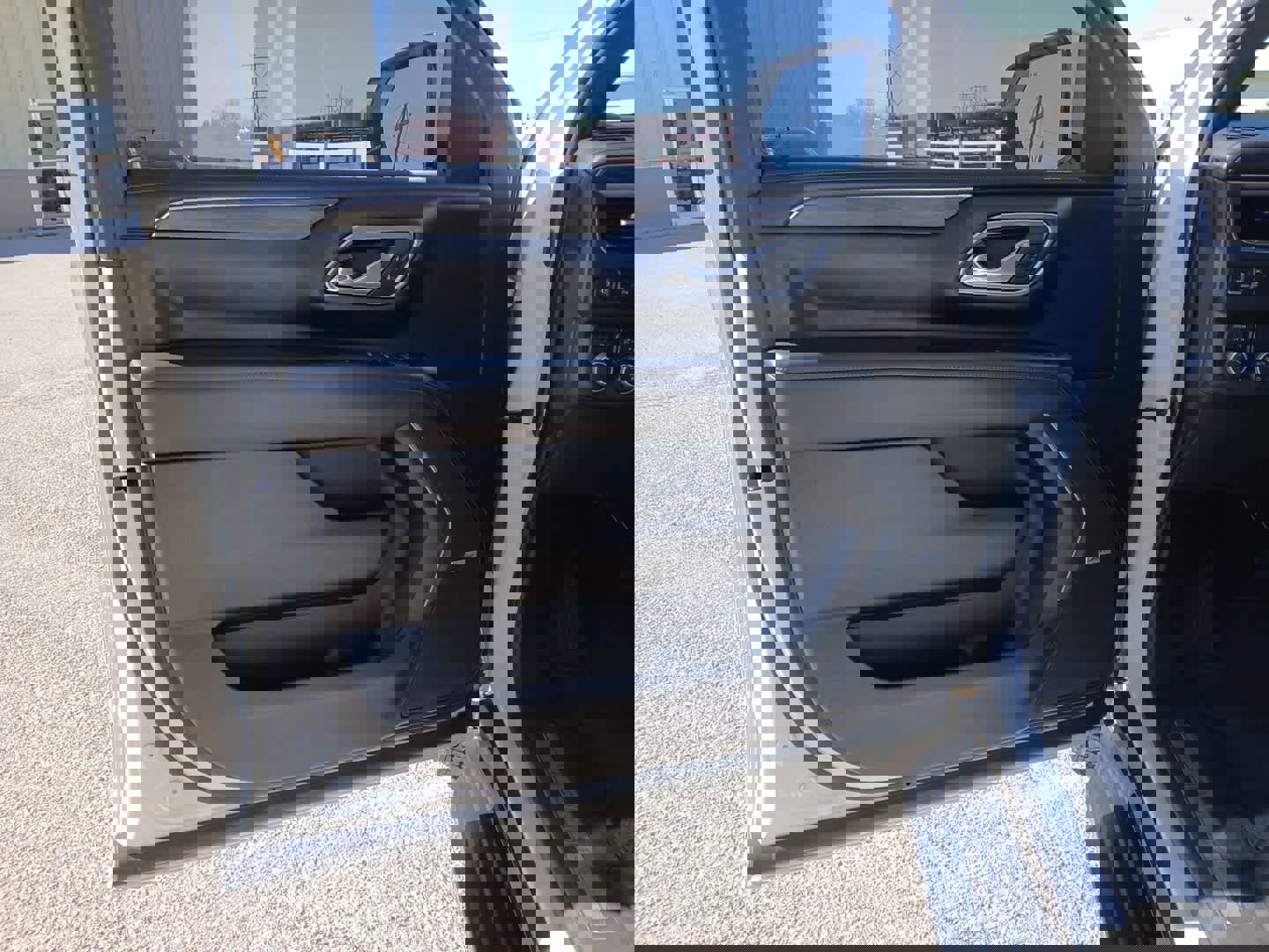 Used 2021 Chevrolet Tahoe LT w/ LT Signature Package image 12