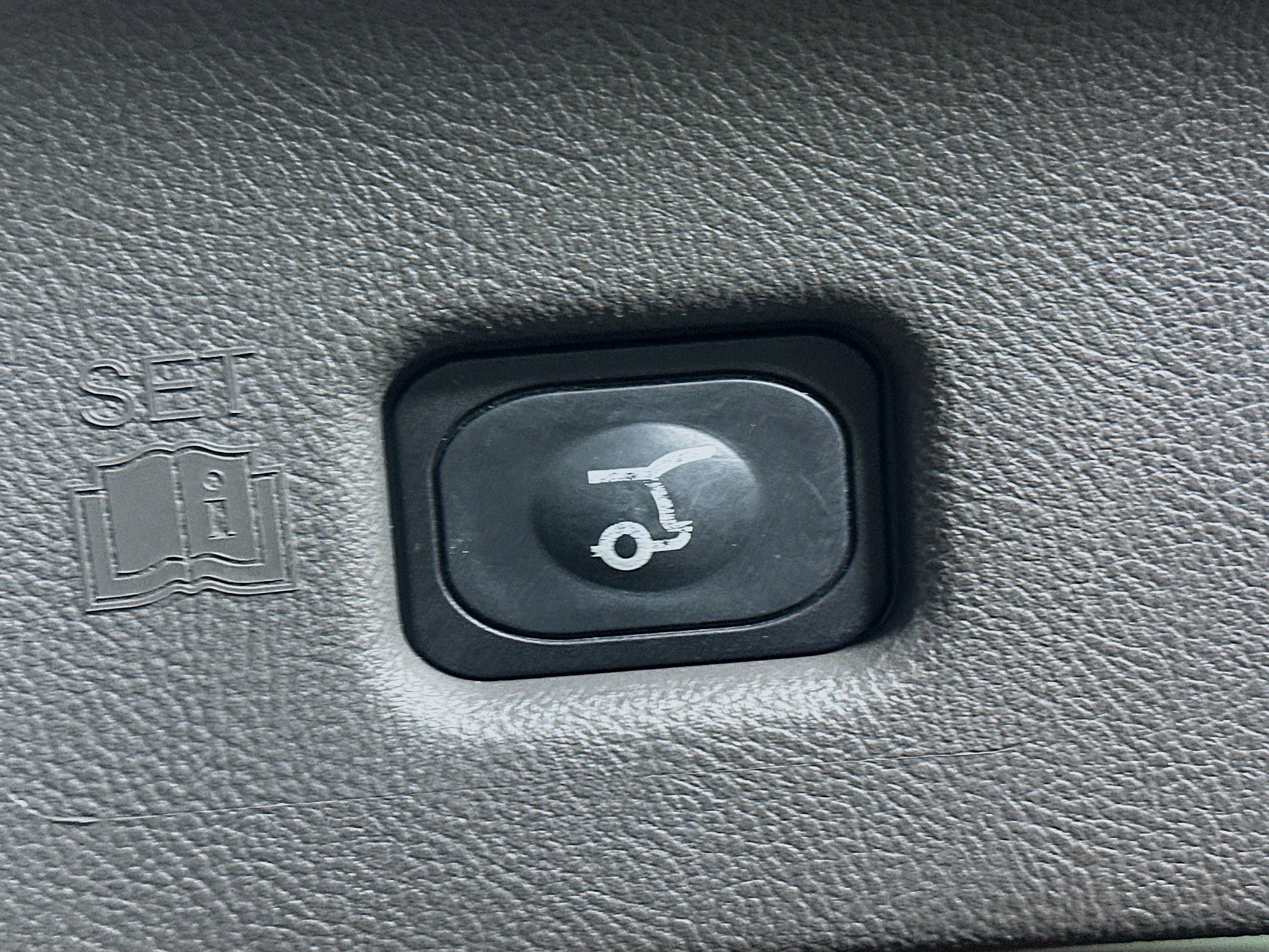 Used 2018 Lincoln MKX Reserve FWD image 32